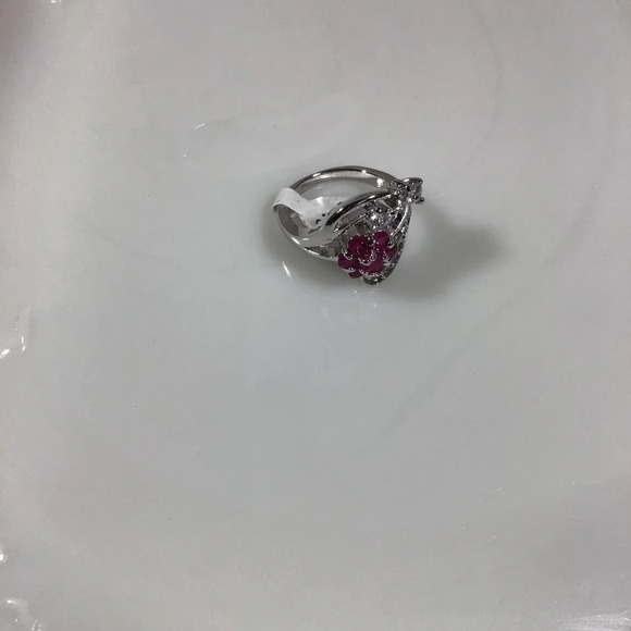 Gorgeous Pave Cubic Zirconia and Ruby Flower Silver Fashion Ring - Size 8 - Picture 5 of 8